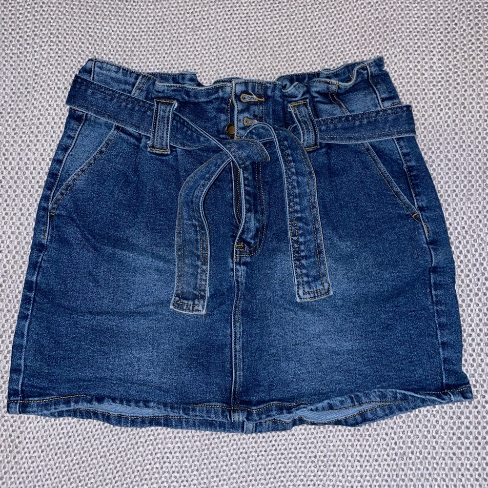 Angel Kiss Denim Collection jean skirt. Size: M